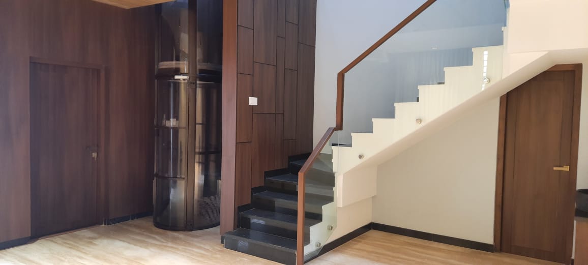 Nova Vacuum Elevators